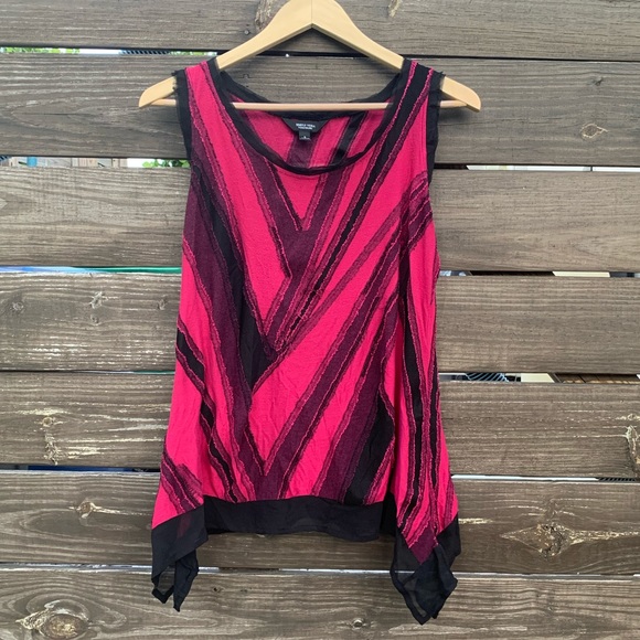 Simply Vera Vera Wang Tops - Jagged pink and black blouse